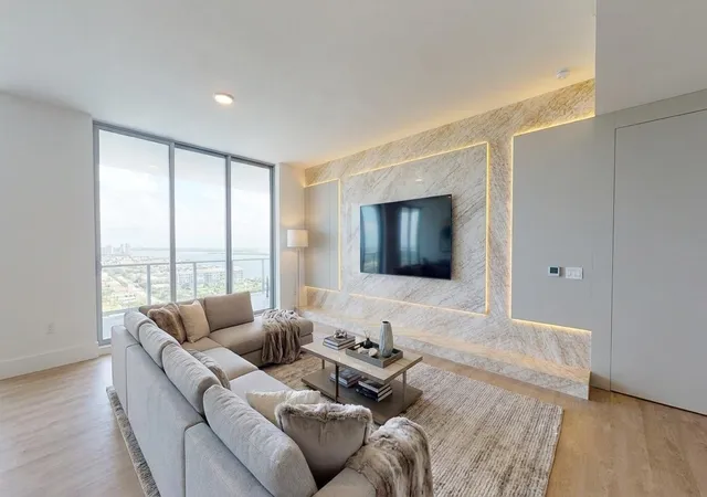Photo 2 of Condo for sale at 220 Lake Shore Dr #2009, West Palm Beach, FL 33403 | MLS# B26063750 | Listing updated on 2026-09-12