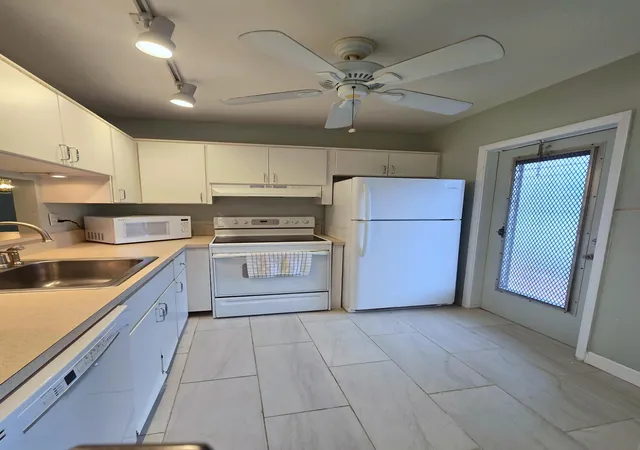 Photo 3 of Condo for sale at 5071 W Oakland Park Blvd #109, Lauderdale Lakes, FL 33313 | MLS# B26063782 | Listing updated on 2026-09-16
