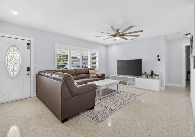 Photo 4 of Single family home for sale at 1123 SE 2nd Avenue, Deerfield Beach, FL 33441 | MLS# B26063825 | Listing updated on 2026-09-13