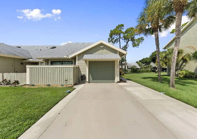 Photo 1 of Single family home for sale at 1431 Se Colchester Cir, Port Saint Lucie, FL 34952 | MLS# B26063940 | Listing updated on 2026-09-14