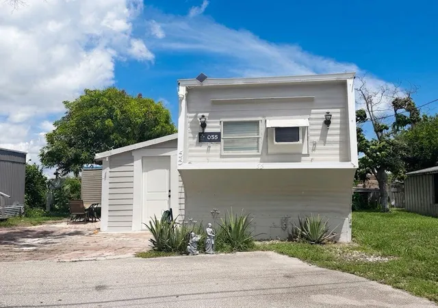 Photo 4 of Manufactured home for sale at 11411 SE Federal Hwy #55, Hobe Sound, FL 33455 | MLS# B26064009 | Listing updated on 2026-09-30