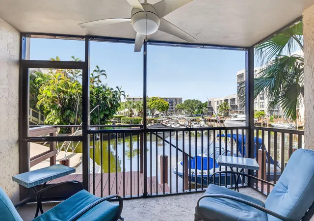 Listing Photo 2 - Condo for sale in building located at 3 Royal Palm Wy, Boca Raton, FL 33432 - Unit #102