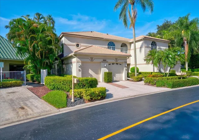 Listing Photo 4 - Condo for sale in building located at 6244 Graycliff Dr, Boca Raton, FL 33496 - Unit #C
