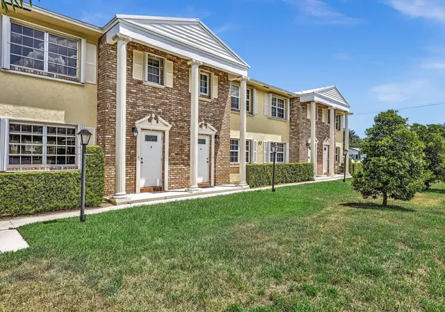 Townhouse for sale at 60 SW 5th Avenue #0050, Boca Raton, FL 33432 | MLS# B26064164