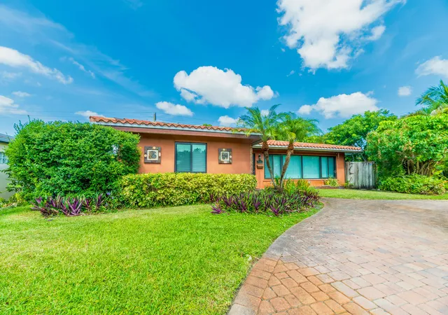 Photo 1 of Single family home for sale at 4621 Ne 18th Terrace, Fort Lauderdale, FL 33308 | MLS# B26064246 | Listing updated on 2026-09-15