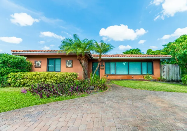 Photo 2 of Single family home for sale at 4621 Ne 18th Terrace, Fort Lauderdale, FL 33308 | MLS# B26064246 | Listing updated on 2026-09-15