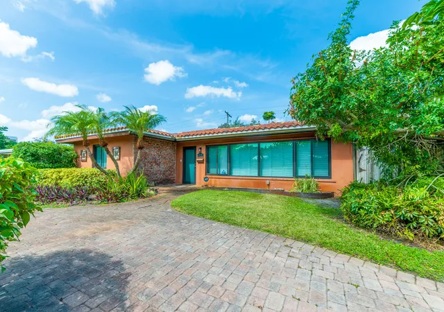 Photo 3 of Single family home for sale at 4621 Ne 18th Terrace, Fort Lauderdale, FL 33308 | MLS# B26064246 | Listing updated on 2026-09-15