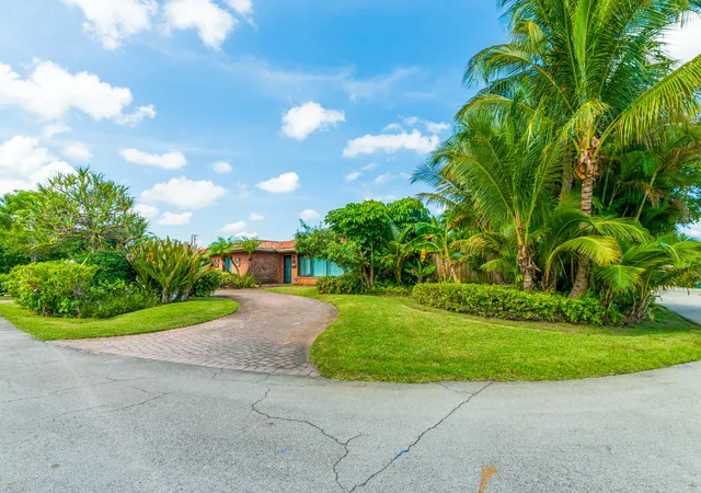 Photo 4 of Single family home for sale at 4621 NE 18th Terrace, Fort Lauderdale, FL 33308 | MLS# B26064246 | Listing updated on 2026-09-15