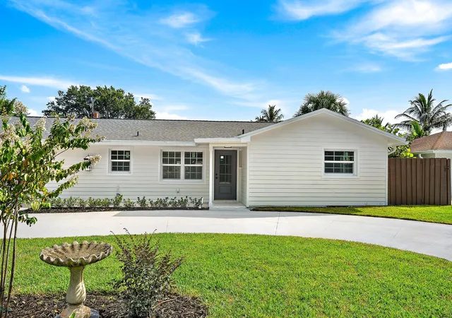 Photo 2 of Single family home for sale at 109 E Riverside Dr, Jupiter, FL 33469 | MLS# B26064269 | Listing updated on 2026-10-06