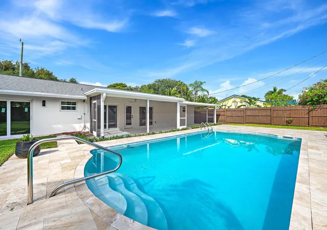 Photo 4 of Single family home for sale at 109 E Riverside Dr, Jupiter, FL 33469 | MLS# B26064269 | Listing updated on 2026-10-06