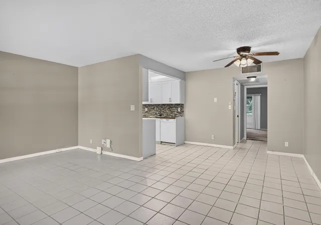 Listing Photo 4 - Condo for sale in building located at 2002 Granada Dr, Coconut Creek, FL 33066 - Unit #E1