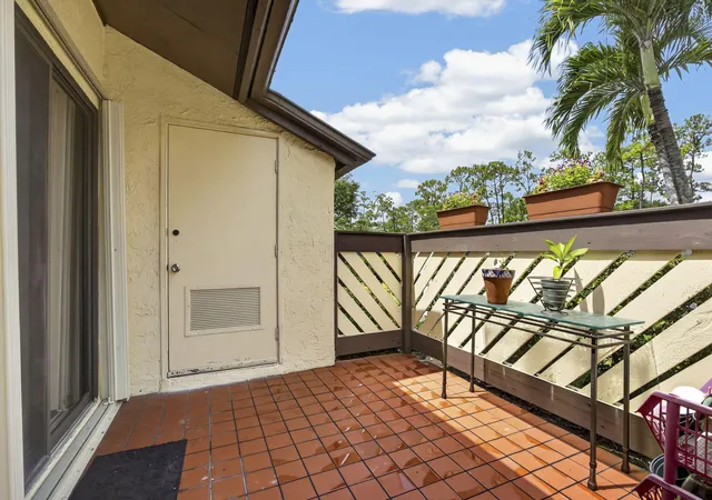 Photo 3 of Single family home for sale at 140 Karanda Ct, Royal Palm Beach, FL 33411 | MLS# B26064337 | Listing updated on 2026-09-23