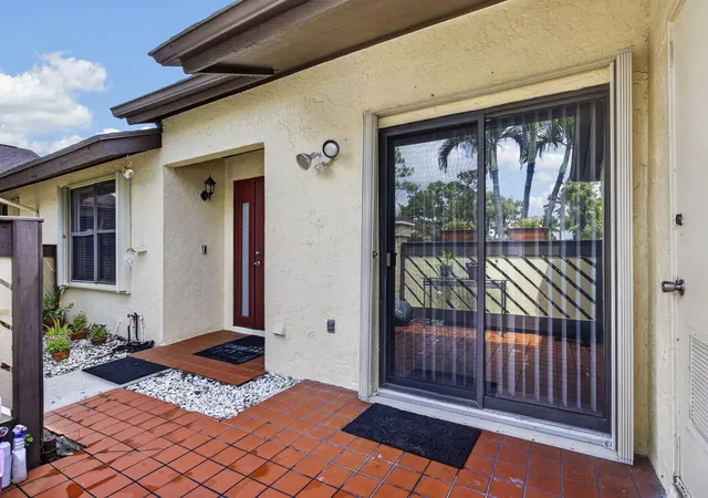 Photo 3 of House for sale at 140 Karanda Ct, Royal Palm Beach, FL 33411 | MLS# B26064337 | Listing updated on 2026-09-23