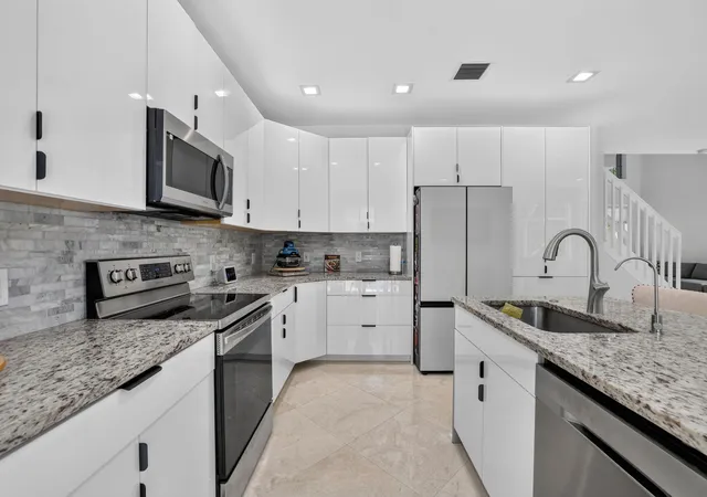 Photo 2 of Single family home for sale at 5040 Heron Pl, Coconut Creek, FL 33073 | MLS# B26064402 | Listing updated on 2026-09-15