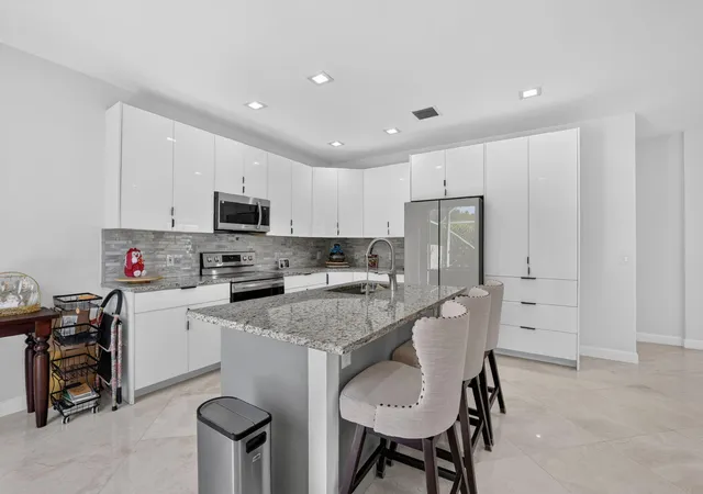 Photo 3 of Single family home for sale at 5040 Heron Pl, Coconut Creek, FL 33073 | MLS# B26064402 | Listing updated on 2026-09-15