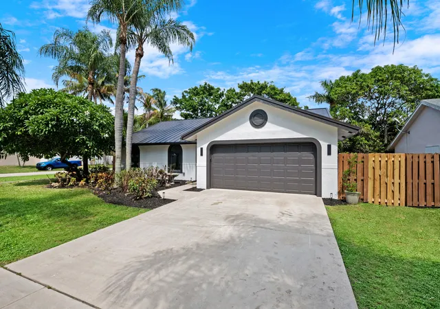Single family home for sale at 7620 Texas Trl, Boca Raton, FL 33487 | MLS# B26064408