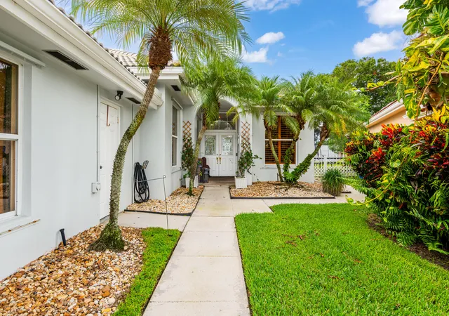 Photo 3 of Single family home for sale at 218 Hampton Ct, Jupiter, FL 33458 | MLS# B26064488 | Listing updated on 2026-09-14