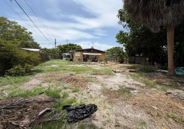 Photo 3 of Sale Pending at 406 NE 18th Avenue, Pompano Beach, FL 33060 | MLS# B26064539 | Listing updated on 2026-09-13