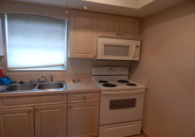Photo 3 of Sale Pending at 2971 Ashley Dr W #C, West Palm Beach, FL 33415 | MLS# B26064663 | Listing updated on 2026-09-15