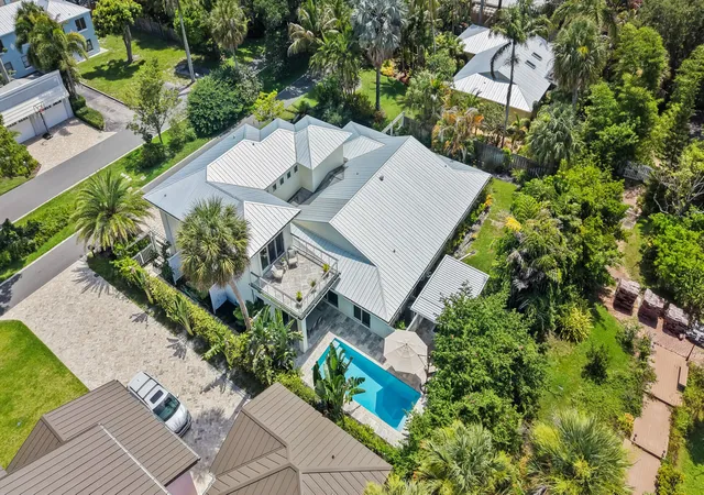 Photo 2 of Single family home for sale at 1117 Se Osceola St, Stuart, FL 34996 | MLS# B26064682 | Listing updated on 2026-09-14