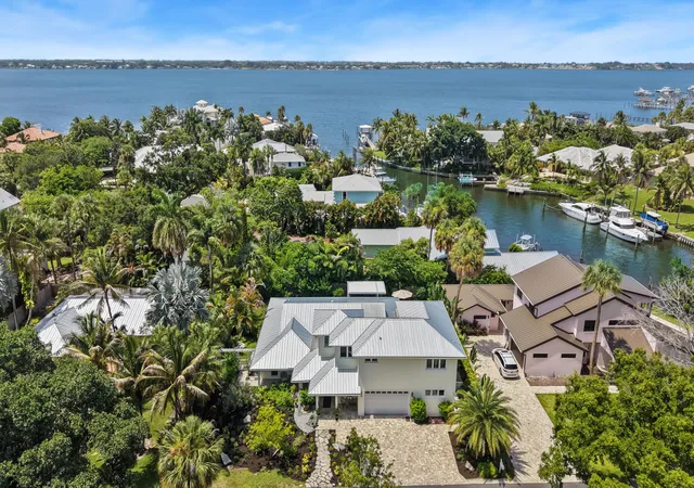 Photo 3 of Single family home for sale at 1117 Se Osceola St, Stuart, FL 34996 | MLS# B26064682 | Listing updated on 2026-09-14