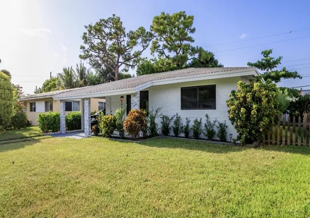 Photo 2 of Single family home for sale at 699 Ne 40th Street, Oakland Park, FL 33334 | MLS# B26064779 | Listing updated on 2026-09-23