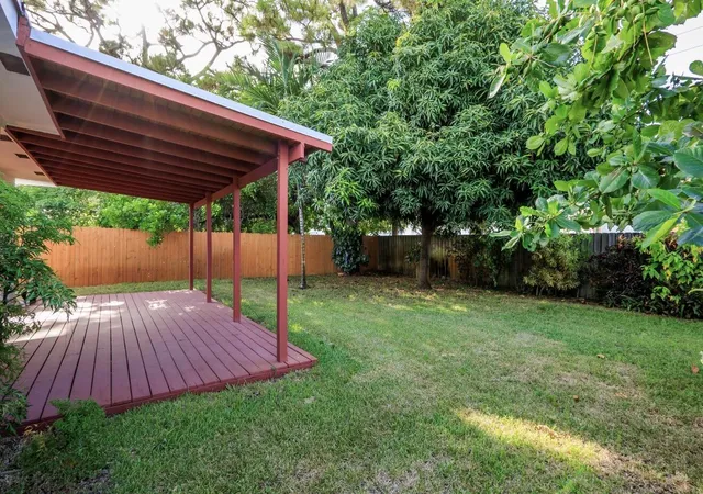 Photo 3 of Single family home for sale at 699 Ne 40th Street, Oakland Park, FL 33334 | MLS# B26064779 | Listing updated on 2026-09-23