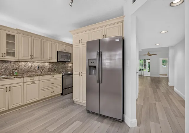 Listing Photo 5 - Condo for sale in building located at 1606 Abaco Dr, Coconut Creek, FL 33066 - Unit #A1