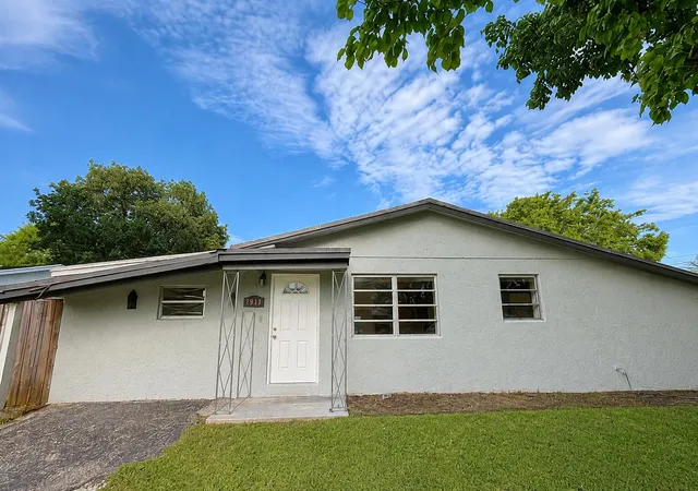 Photo 1 of Single family home for sale at 1980 Sw 66th Avenue, North Lauderdale, FL 33068 | MLS# B26064877 | Listing updated on 2026-09-14