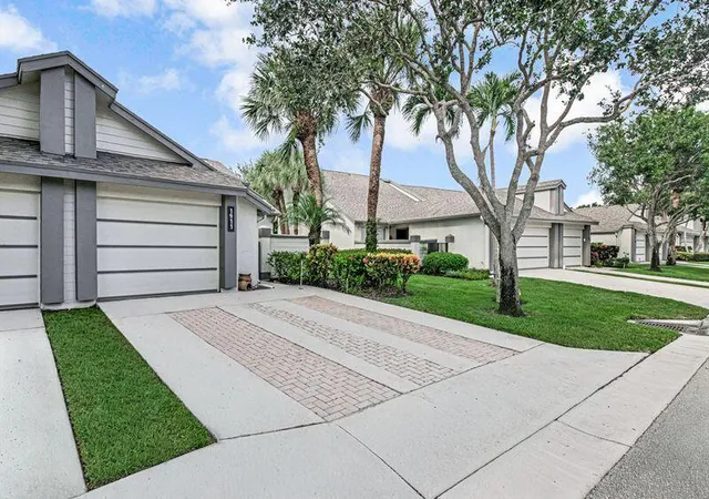 Photo 2 of Townhouse for sale at 1911 Landings Blvd, Greenacres, FL 33413 | MLS# B26065006 | Listing updated on 2026-09-13