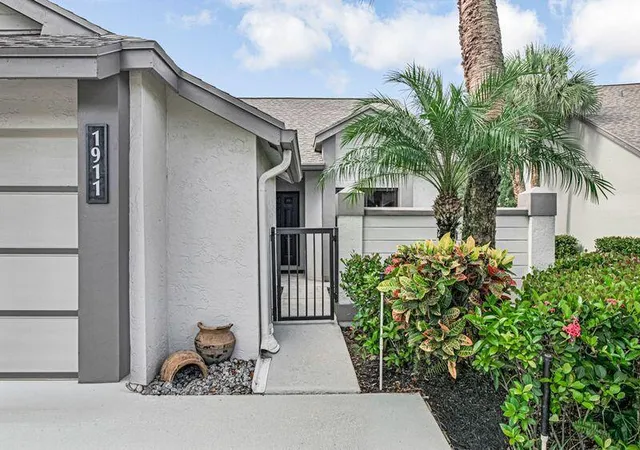 Photo 4 of Townhouse for sale at 1911 Landings Blvd, Greenacres, FL 33413 | MLS# B26065006 | Listing updated on 2026-09-13