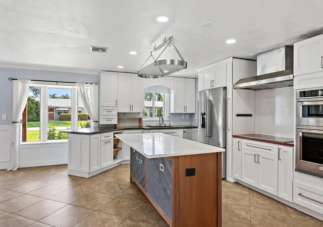 Photo 3 of Single family home for sale at 1 Windsor Rd W, Jupiter, FL 33469 | MLS# B26065011 | Listing updated on 2026-09-13
