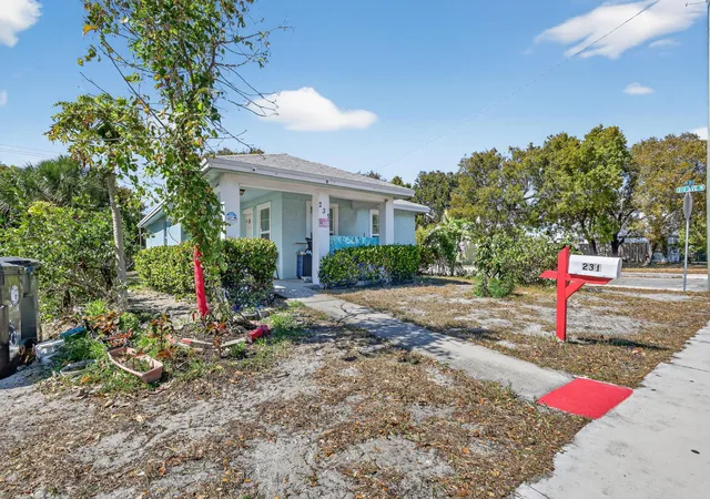 Photo 2 of Single family home for sale at 231 N H St, Lake Worth Beach, FL 33460 | MLS# B26065067 | Listing updated on 2026-09-14