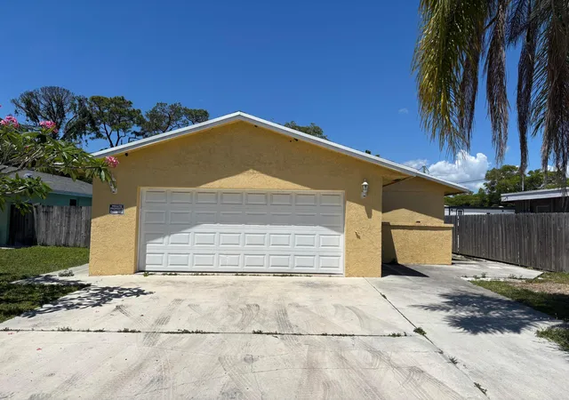 Photo 1 of Sale Pending at 4143 Randolph Ct, Lake Worth, FL 33461 | MLS# B26065079 | Listing updated on 2026-09-15