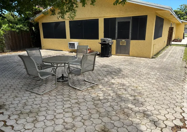 Photo 2 of Sale Pending at 4143 Randolph Ct, Lake Worth, FL 33461 | MLS# B26065079 | Listing updated on 2026-09-15