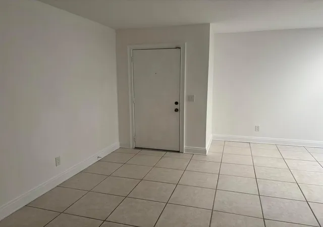 Photo 4 of Sale Pending at 4143 Randolph Ct, Lake Worth, FL 33461 | MLS# B26065079 | Listing updated on 2026-09-15