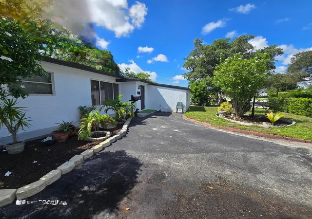 Photo 2 of Single family home for sale at 6138 Southgate Blvd, Margate, FL 33068 | MLS# B26065318 | Listing updated on 2026-09-23