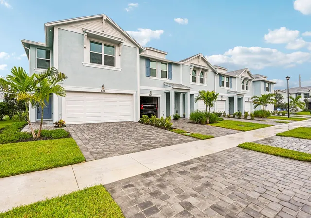 Photo 3 of Townhouse for sale at 643 Salisbury Cir, Fort Pierce, FL 34982 | MLS# B26065326 | Listing updated on 2026-09-30
