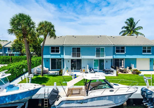 Photo 3 of Townhouse for sale at 968 Jeffery St, Boca Raton, FL 33487 | MLS# B26065521 | Listing updated on 2026-09-15