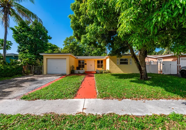Photo 2 of Single family home for sale at 3611 Nw 40th Court, Lauderdale Lakes, FL 33309 | MLS# B26065589 | Listing updated on 2026-09-23