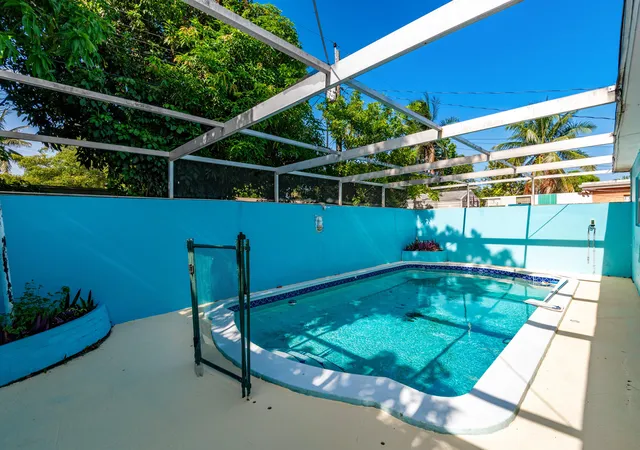 Photo 3 of Single family home for sale at 3611 Nw 40th Court, Lauderdale Lakes, FL 33309 | MLS# B26065589 | Listing updated on 2026-09-23