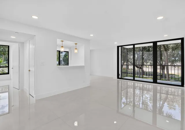 Listing Photo 5 - Condo for sale in building located at 7847 Lakeside Blvd, Boca Raton, FL 33434 - Unit #1021