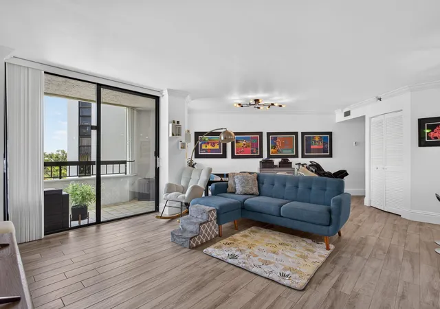 Listing Photo 5 - Condo for sale in building located at 6372 La Costa Dr, Boca Raton, FL 33433 - Unit #501