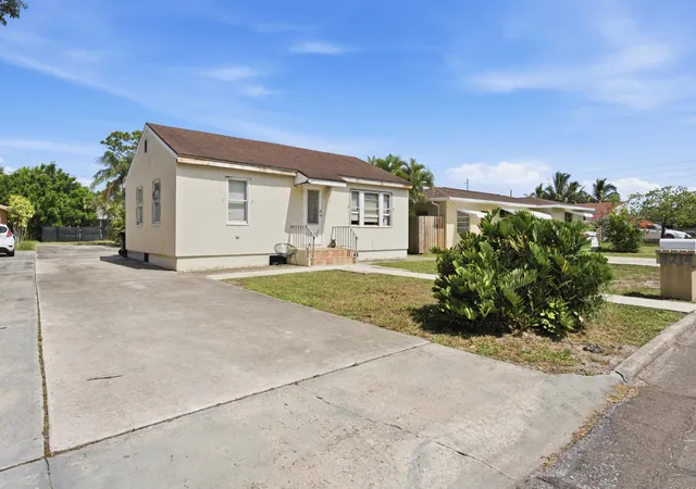 Photo 2 of Single family home for sale at 1214 N C St, Lake Worth Beach, FL 33460 | MLS# B26065763 | Listing updated on 2026-09-15