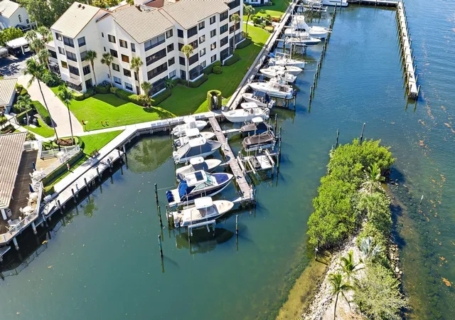 Photo 4 of House for sale at 0 Oak Harbour Dr, Juno Beach, FL 33408 | MLS# B26065955 | Listing updated on 2026-10-07