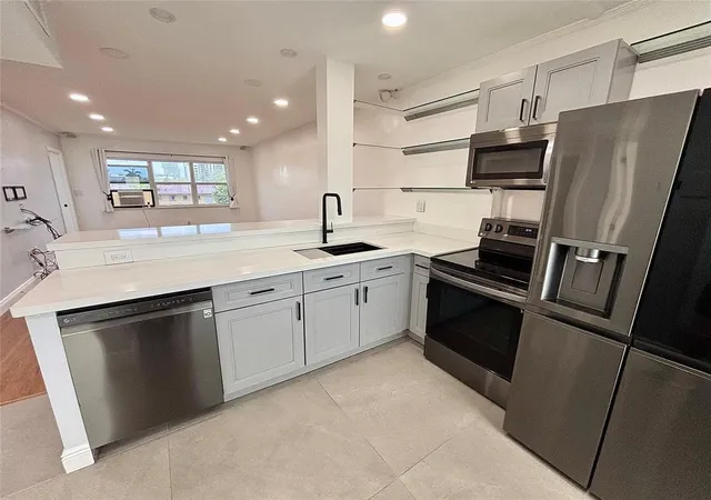 Listing Photo 2 - Condo for sale in building located at 2820 Ne 201St Ter, Aventura, FL 33180 - Unit #F326