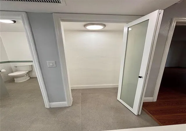 Listing Photo 3 - Condo for sale in building located at 2820 Ne 201St Ter, Aventura, FL 33180 - Unit #F326