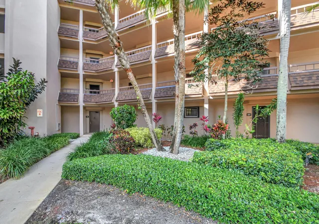 Photo 2 of Condo for sale at 4702 Fountains Dr S #105, Lake Worth, FL 33467 | MLS# B26066281 | Listing updated on 2026-09-16