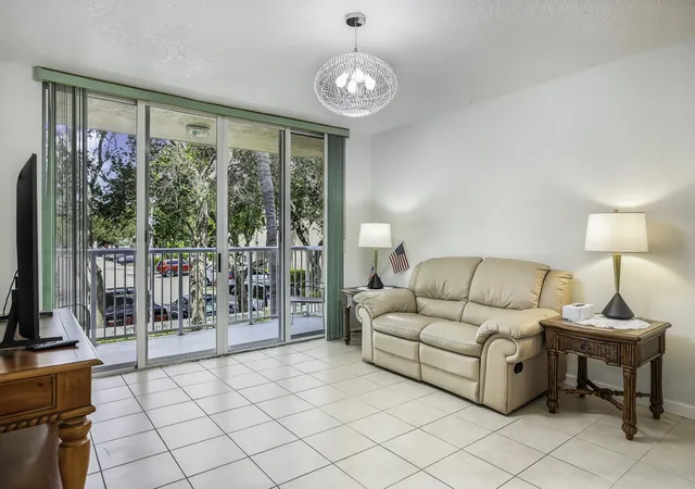 Listing Photo 4 - Condo for sale in building located at 609 E Sheridan St, Dania Beach, FL 33004 - Unit #208