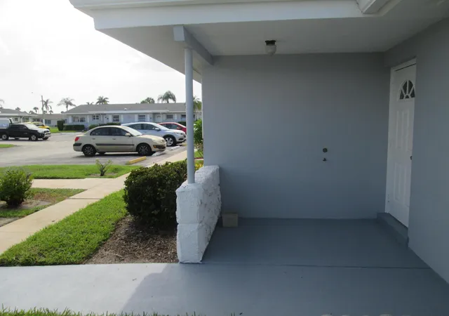 Photo 2 of Sale Pending at 2611 W Barkley Dr #E, West Palm Beach, FL 33415 | MLS# B26066298 | Listing updated on 2026-09-13